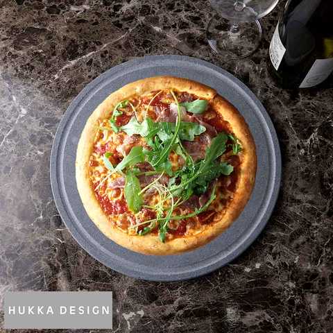 食器 北欧 おしゃれ 天然石 HUKKA DESIGN 丸皿 カレリアンソープストーン ピザ用  保冷 保温 フィンランド 皿