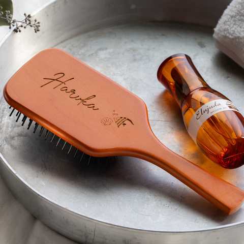 AVEDA（アヴェダ） パドルブラシ 通常版 [名入れ] ＆ ミルボン ヘアオイル セット