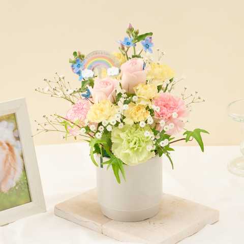 ペットに贈る バラのメモリアルアレンジメント[オリジナル虹ピック付]