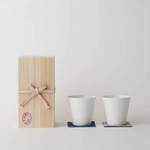 【20250303/取扱中止・在庫0】WDH 白磁カップ２個セット 桐箱 真田紐（梅,桜）380ml