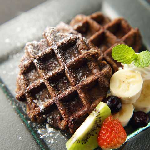 岐阜　「烏骨鶏本舗」烏骨鶏たまごのワッフルセット