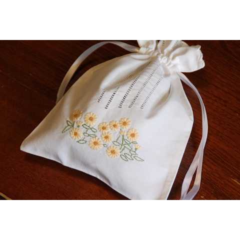 ベトナム手刺繍巾着袋　黄色い小花10個