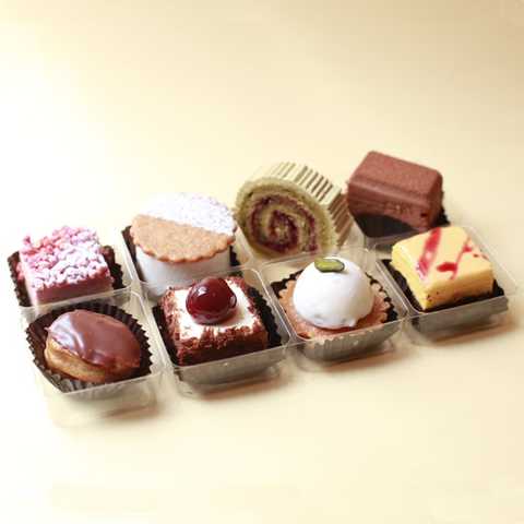 Petit four