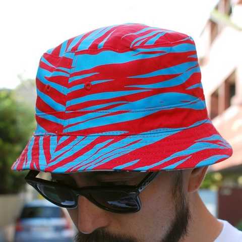 RAMBO KNIFE REVERSIBLE BUCKET