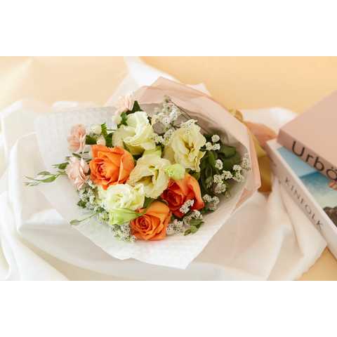 【送料無料】季節のおまかせ 花束Sサイズ 韓国ラッピング
