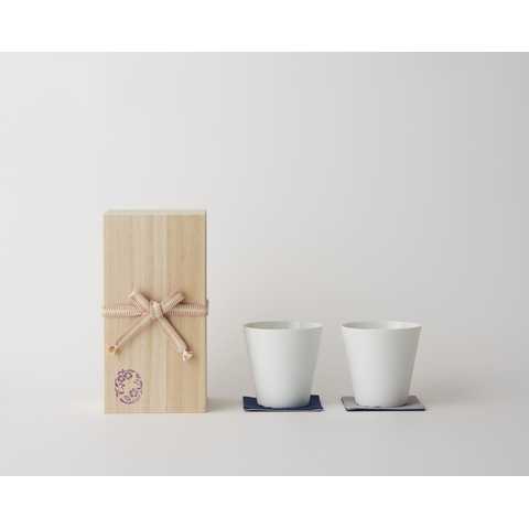 【20250303/取扱中止・在庫0】WDH 白磁カップ２個セット 桐箱 真田紐（梅,桜）380ml