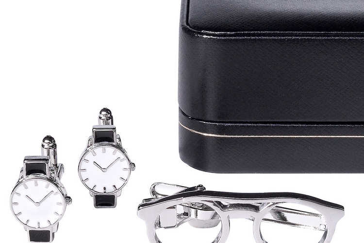 ネクタイピンとカフスのセットギフト