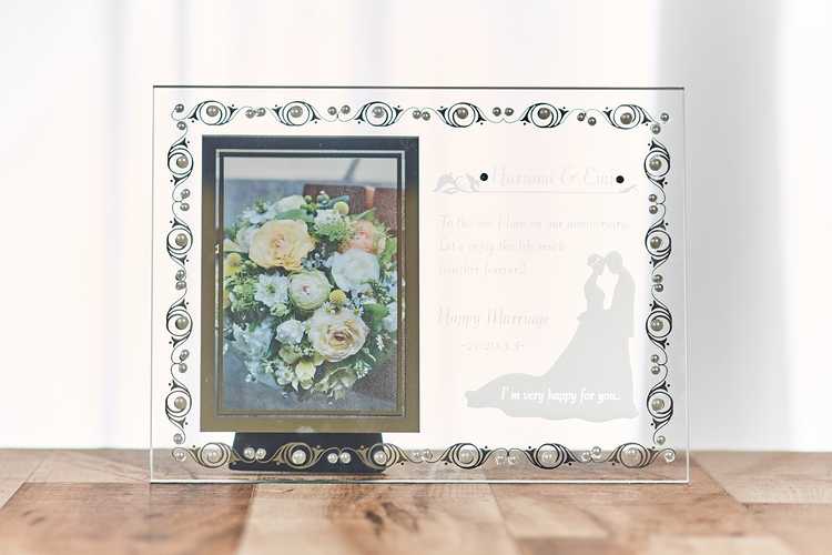 名前・メッセージ入りの写真立てギフト