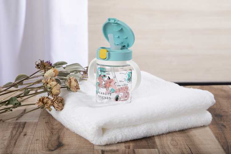 おでかけにも便利なストローマグ