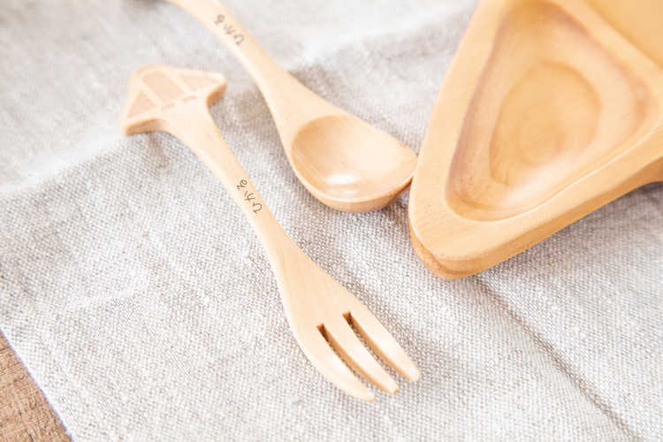 おしゃれな木製のベビー食器セット