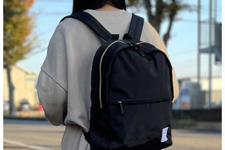 カジュアルなレディースリュック