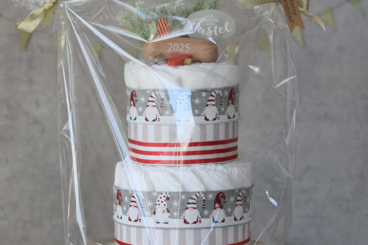 【クリスマス限定】2025年ロゴ入りminijet付2段おむつケーキ | ラッピング