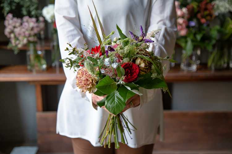 母の日にお花を贈りませんか？飾って、纏って、寛げる魅惑のフラワー