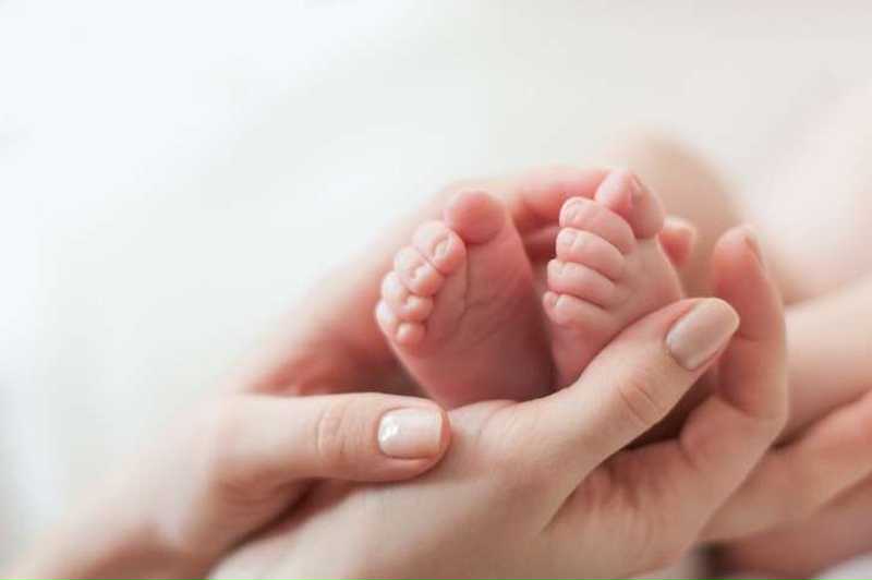 http://www.istockphoto.com/jp/%E3%82%B9%E3%83%88%E3%83%83%E3%82%AF%E3%83%95%E3%82%A9%E3%83%88/%E8%B5%A4%E3%81%A1%E3%82%83%E3%82%93%E3%81%AE%E8%B6%B3-gm170455194-24434074?st=_p_baby%20skin