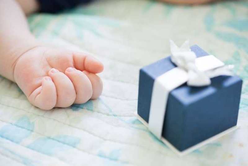 赤ちゃんに会いに お友達の家へ 手土産と出産祝いを兼ねたおすすめギフト Anny アニー