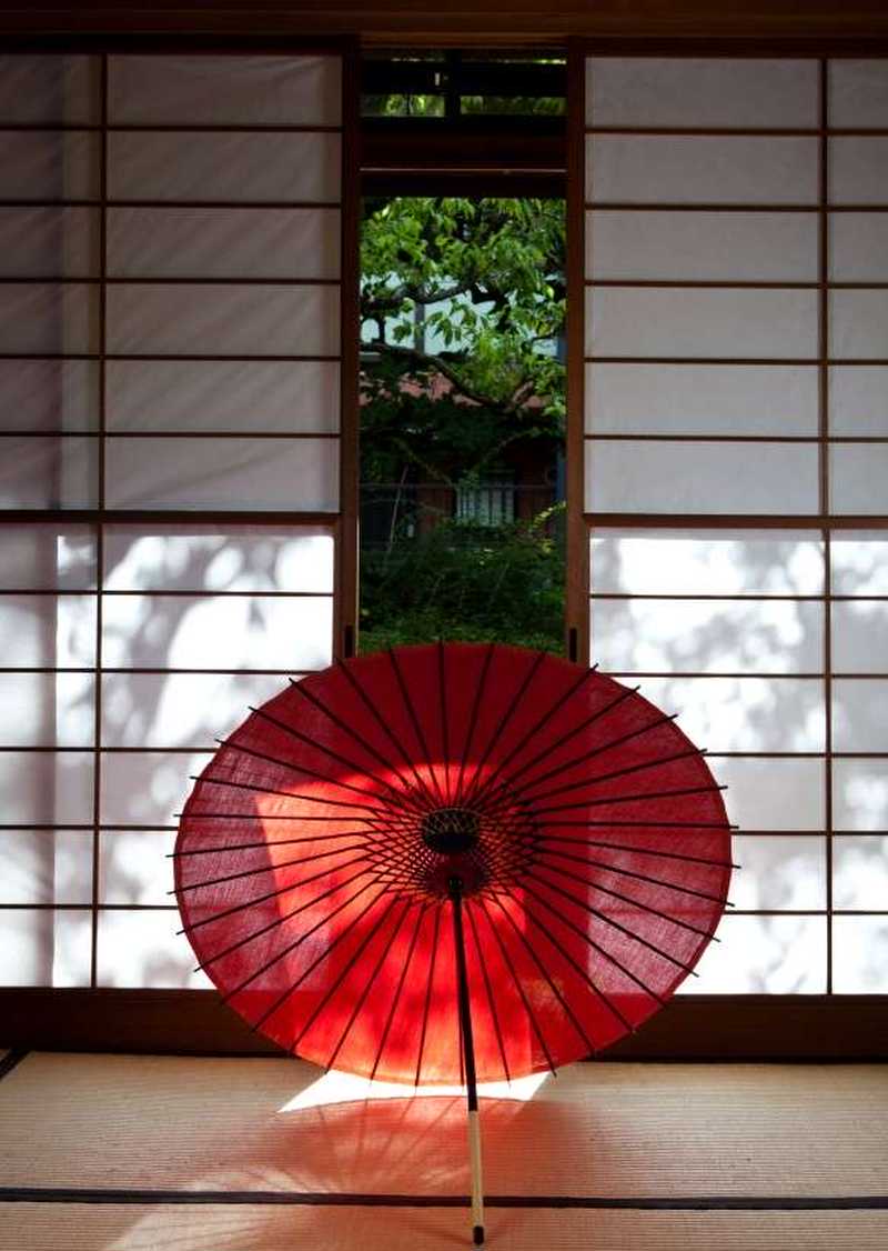 http://www.istockphoto.com/jp/%E3%82%B9%E3%83%88%E3%83%83%E3%82%AF%E3%83%95%E3%82%A9%E3%83%88/%E8%B5%A4%E8%89%B2%E5%82%98-gm109840947-15219834