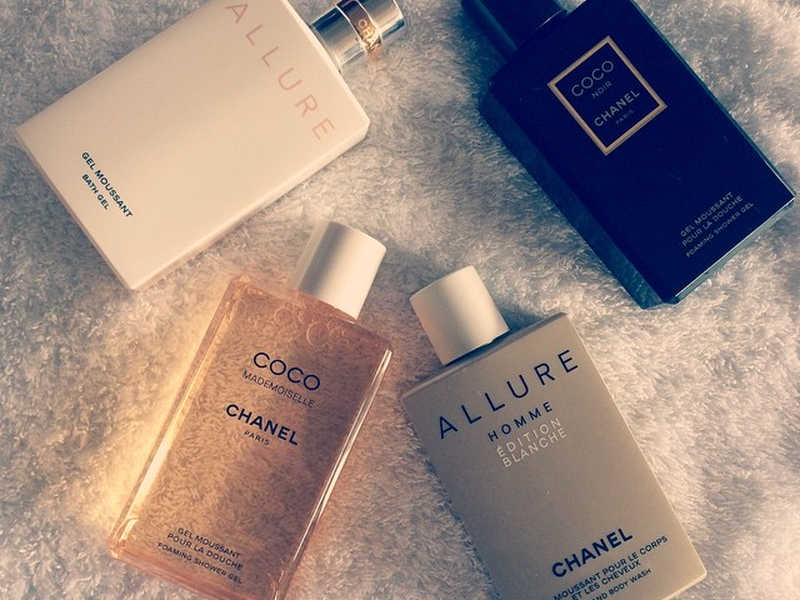 できればまとめて売りたいので…CHANEL 4点セット 香水 スカーフ メモ帳